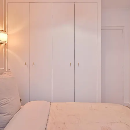 Eiffel- Perfect Location Apartment *
