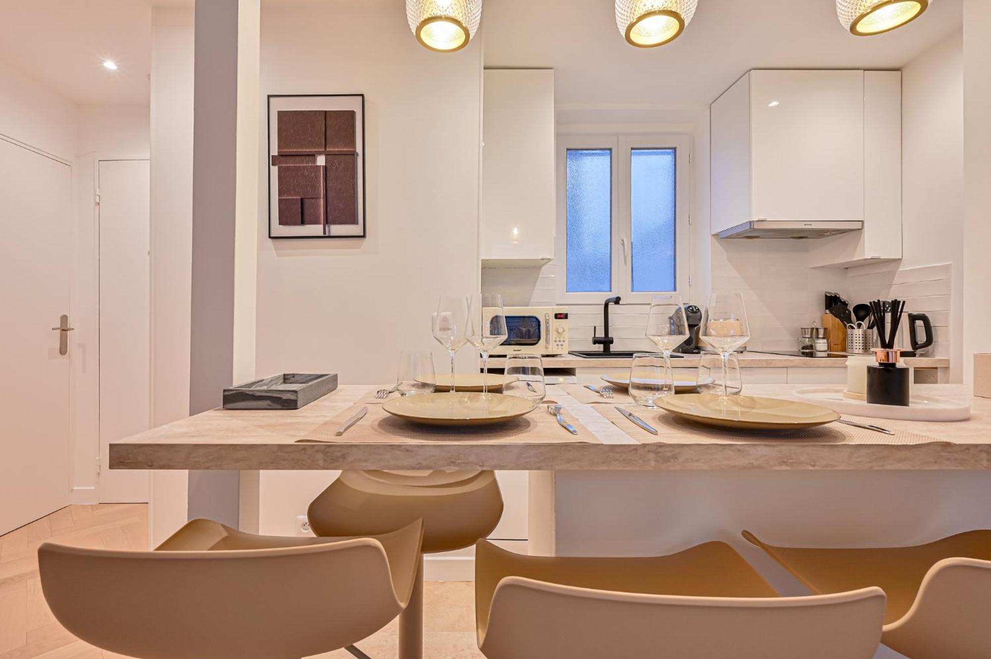 Eiffel- Perfect Location Apartment Paris